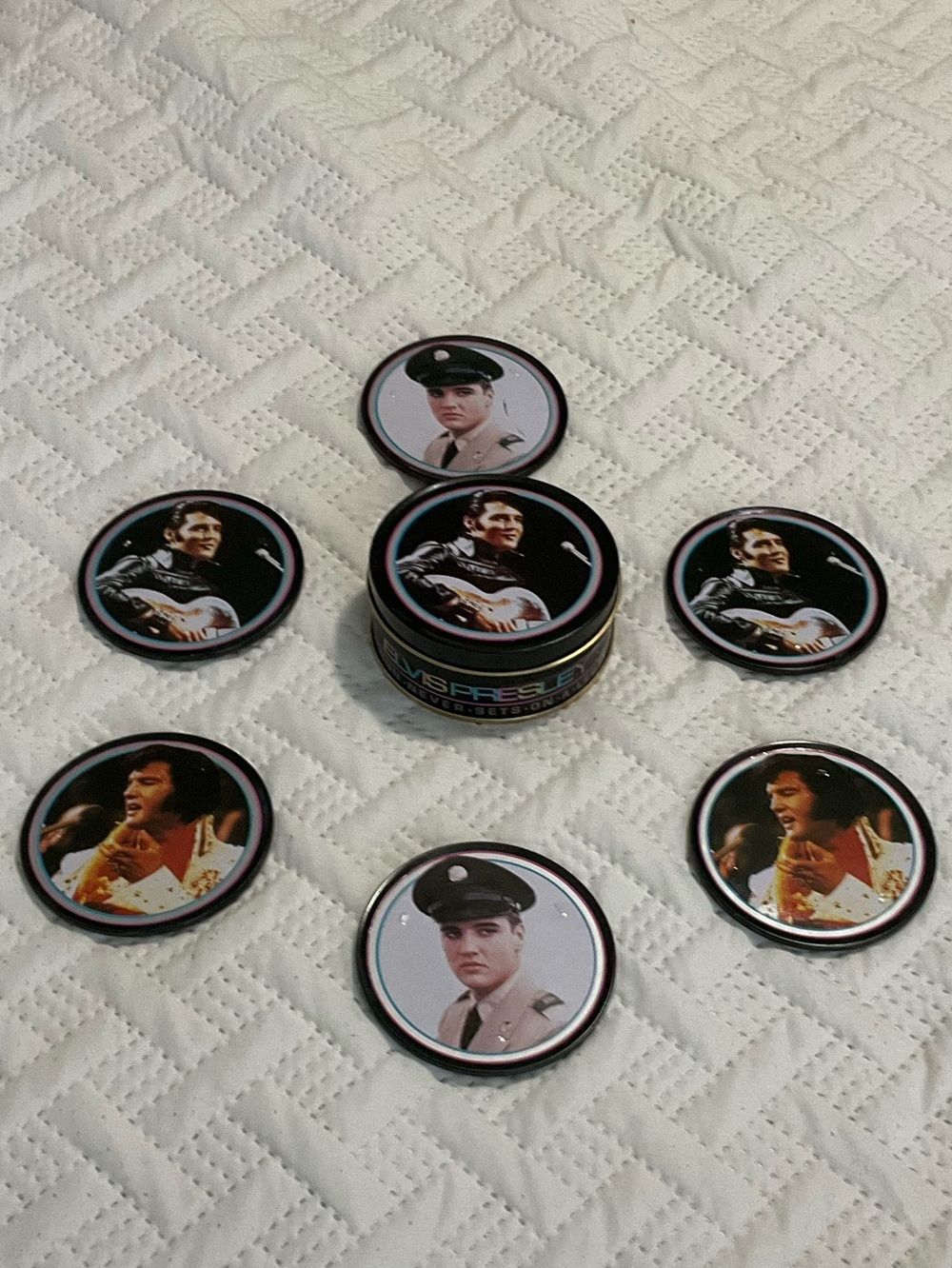 Elvis Presley 1992 Sun Never Sets On A Legend Tin w/ 6 Cork Backed Coasters. New